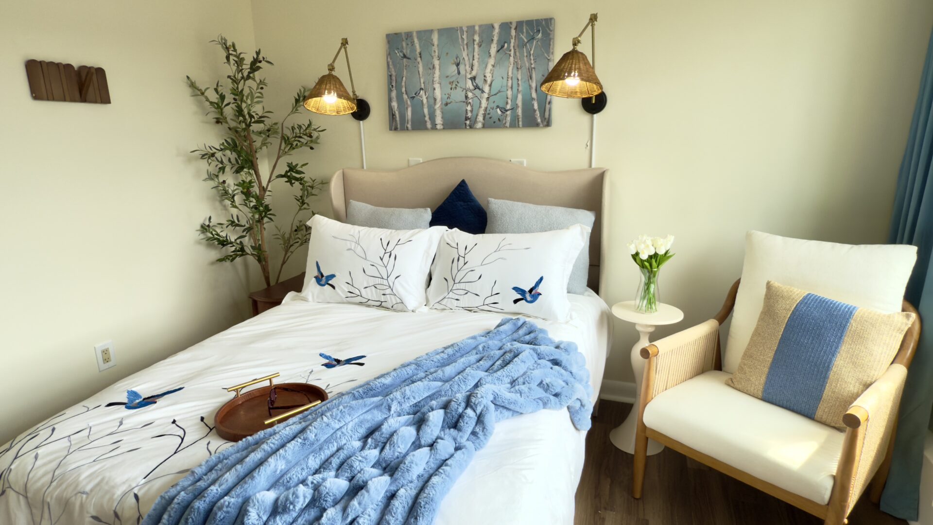 Image (7) bed in a decorated room